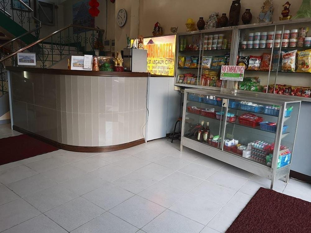 马嘎荣酒店 黎牙实比 外观 照片